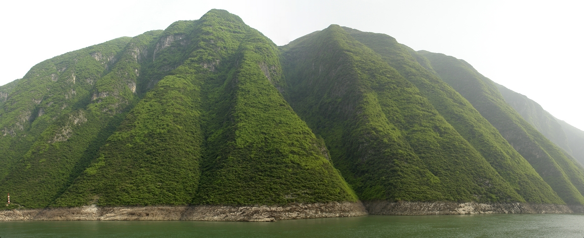 3Gorges53.jpg - 2 images, Size: 6542 x 2665, FOV: 117.43 x 40.55, RMS: 3.12, Lens: Standard, Projection: Cylindrical, Color: LDR
