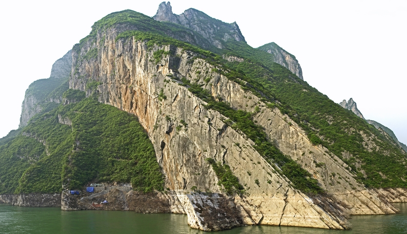 3Gorges56.jpg - 4 images, Size: 6805 x 4002, FOV: 103.12 x 60.64, RMS: 4.52, Lens: Standard, Projection: Spherical, Color: LDR