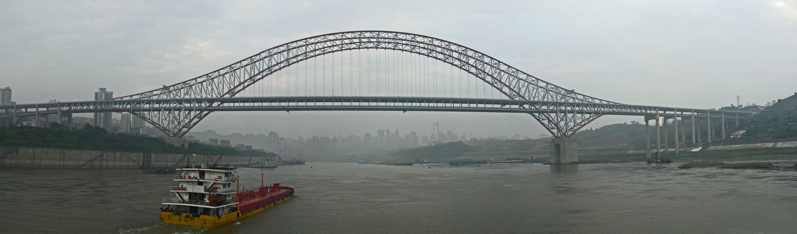 Chongqing03.jpg - 3 images, Size: 8611 x 2532, FOV: 111.00 x 31.78, RMS: 2.40, Lens: Standard, Projection: Cylindrical, Color: LDR