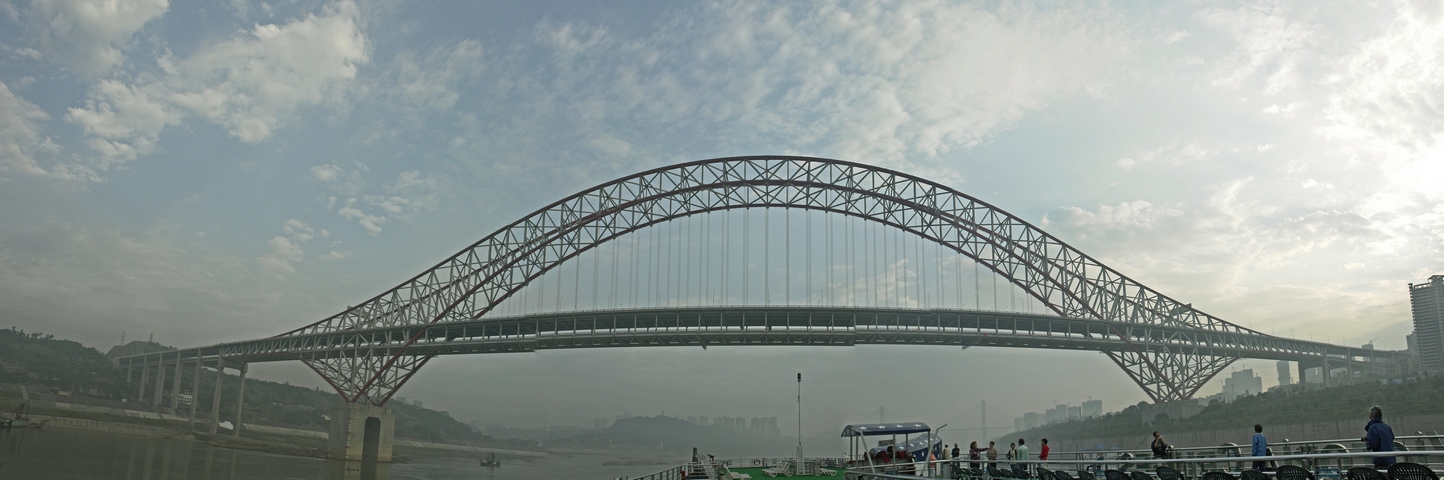 Chongqing07.jpg - 3 images, Size: 8290 x 2755, FOV: 157.11 x 46.59, RMS: 2.85, Lens: Standard, Projection: Cylindrical, Color: LDR