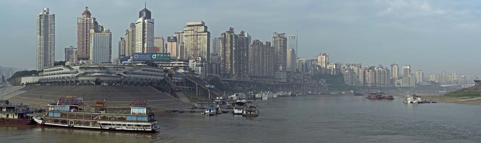 Chongqing11.jpg - 3 images, Size: 8155 x 2430, FOV: 82.20 x 24.49, RMS: 3.23, Lens: Standard, Projection: Spherical, Color: LDR